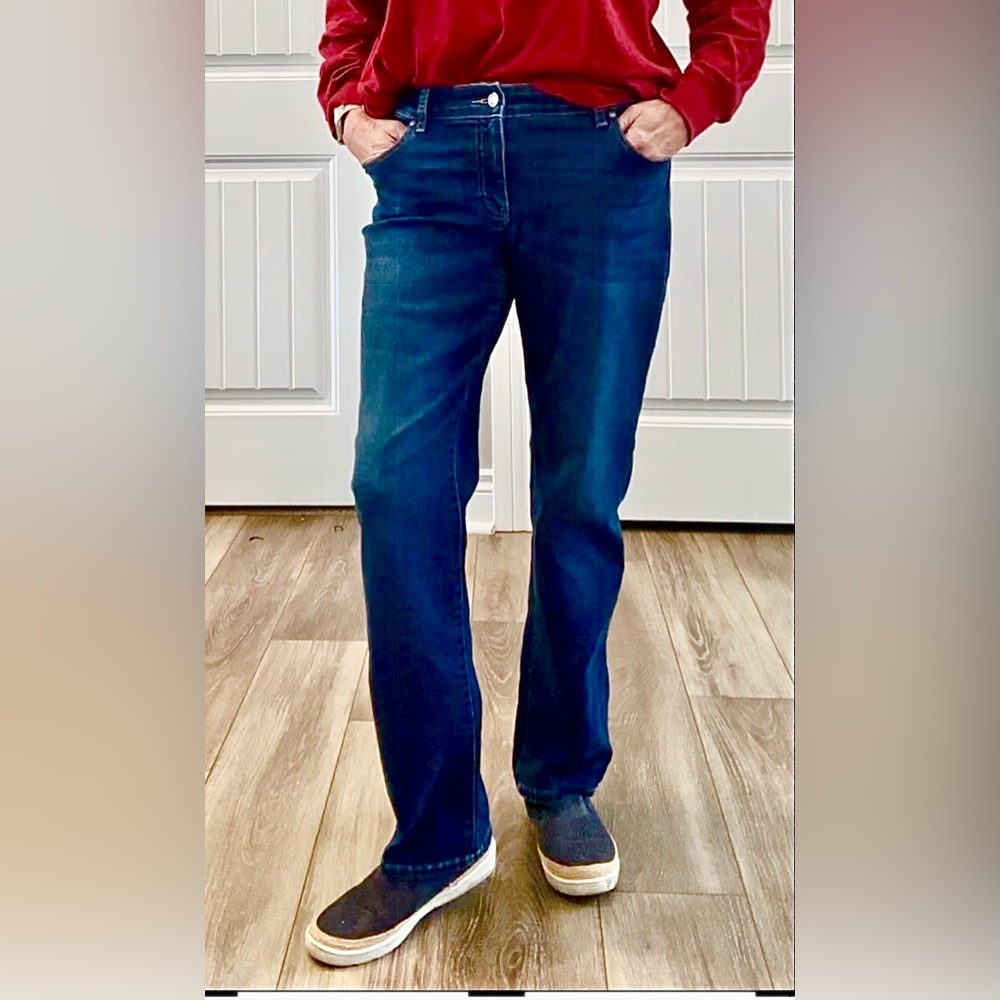 🍀 Lucky You! Women’s Chico’s size 1.5R Blue Jeans look brand new.